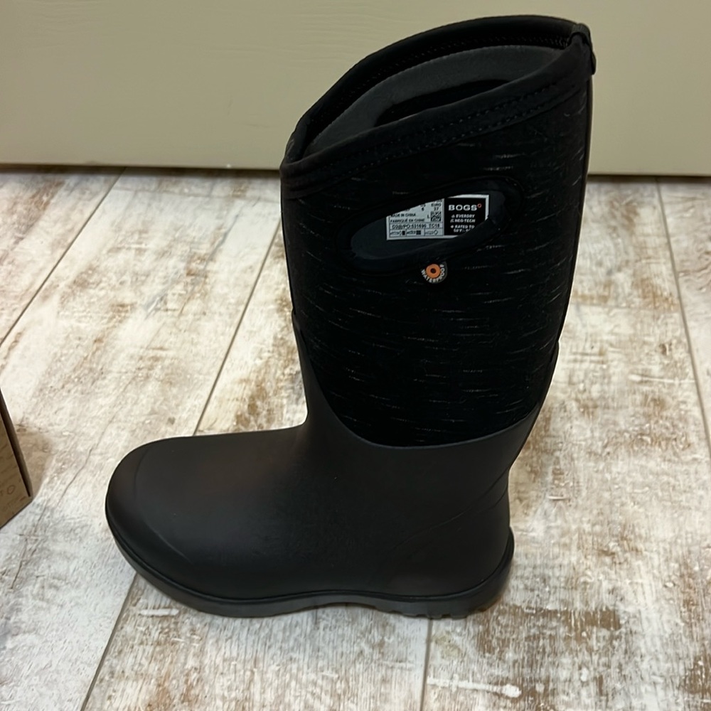 NIB Bogs tall women’s waterproof rain/mud boots UK37 (US 6) black